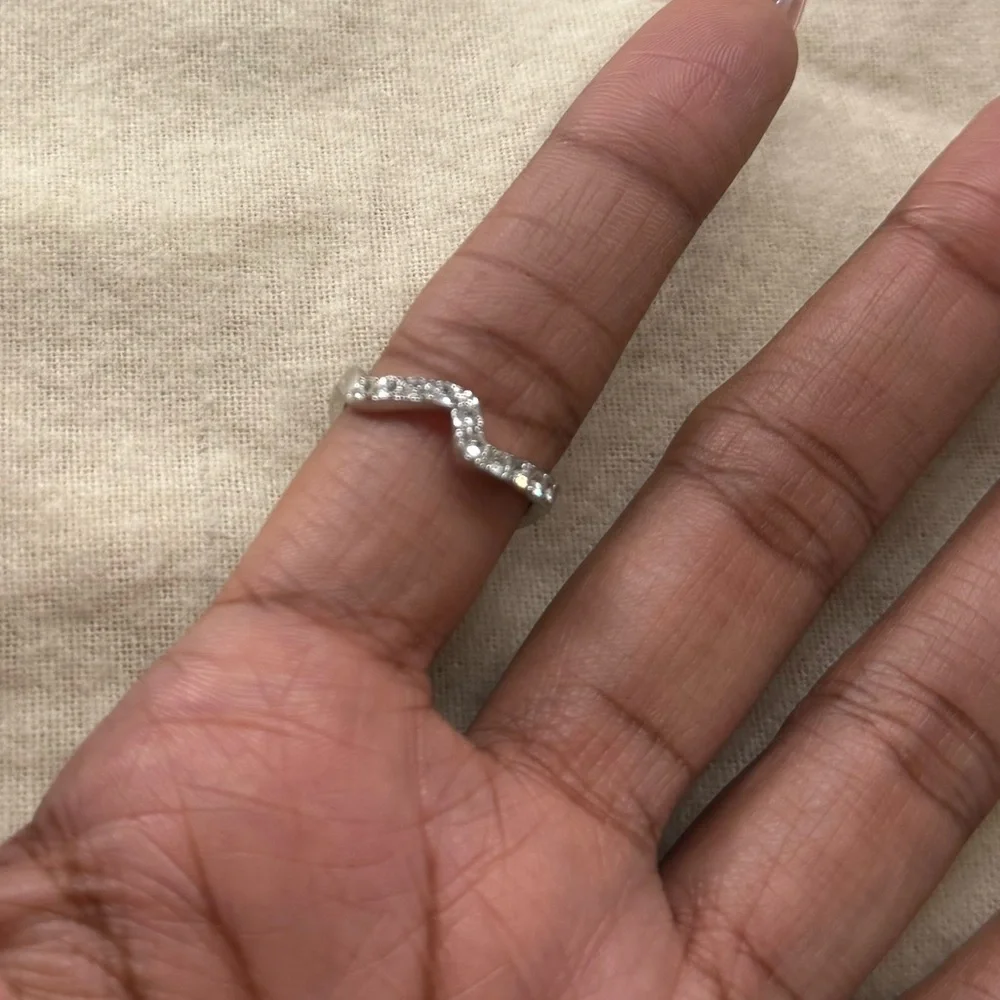 Wavy wedding band